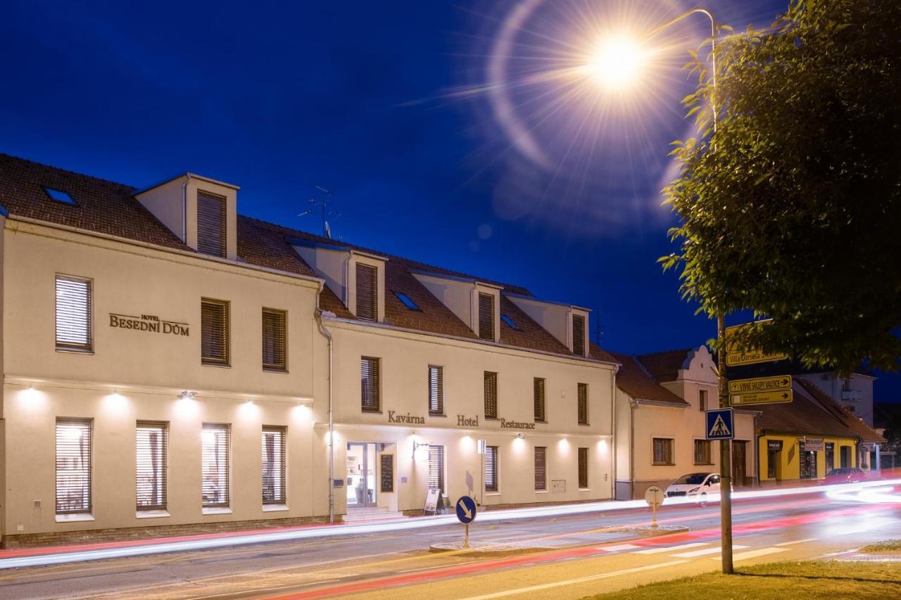 Wine & Wellness Hotel Besedni Dum Valtice Exterior photo