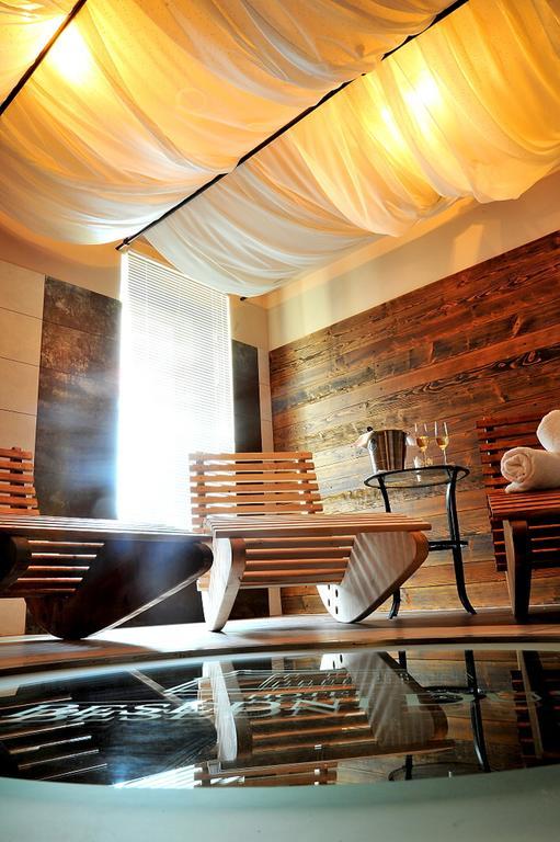 Wine & Wellness Hotel Besedni Dum Valtice Exterior photo